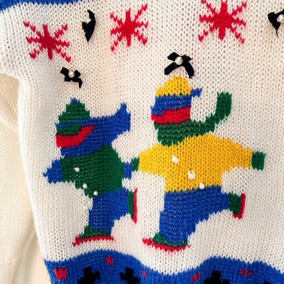 Vintage Kids Playing in the Snow Sweater - Picture 4 of 7